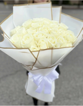25 Classic white Roses